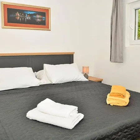 בית אירוח Stella *