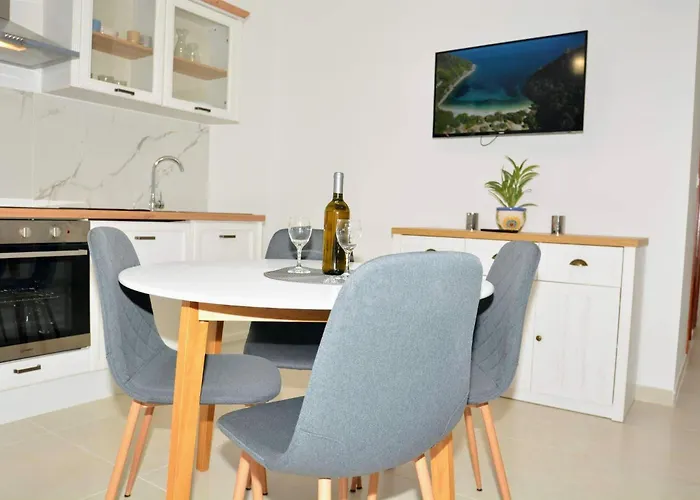 Stella Проживание в семье