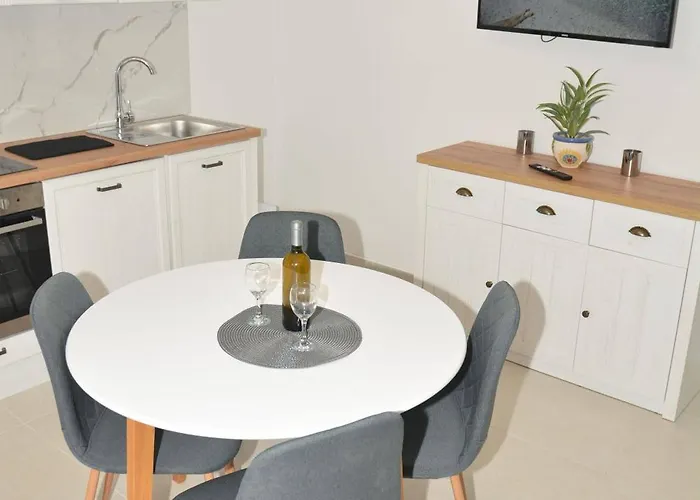 Проживание в семье Stella Смоквица